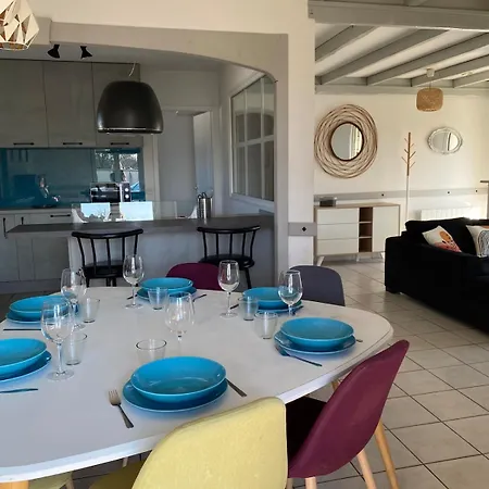 Maison Familiale Avec Piscine Chauffee Holiday home Saint-Andre-de-Cubzac