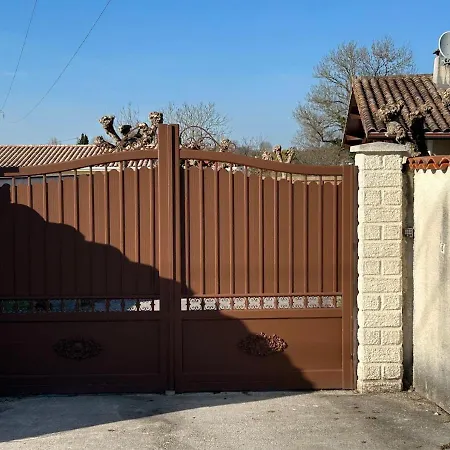 Holiday home Maison Familiale Avec Piscine Chauffee *